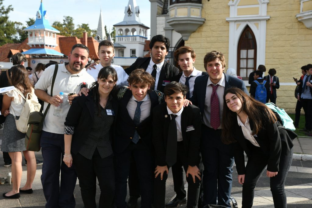 Premios y menciones en el Modelo Naciones Unidas | Colegio Lincoln – La  Plata